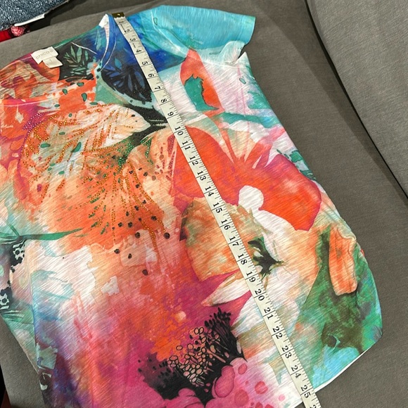 Chico’s Women Colorful Print Scoop Neck Tee Size 1/Small - Picture 8 of 13